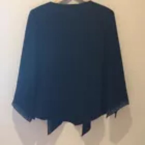 Beautiful sparkly blazer cape like - Picture 8 of 8